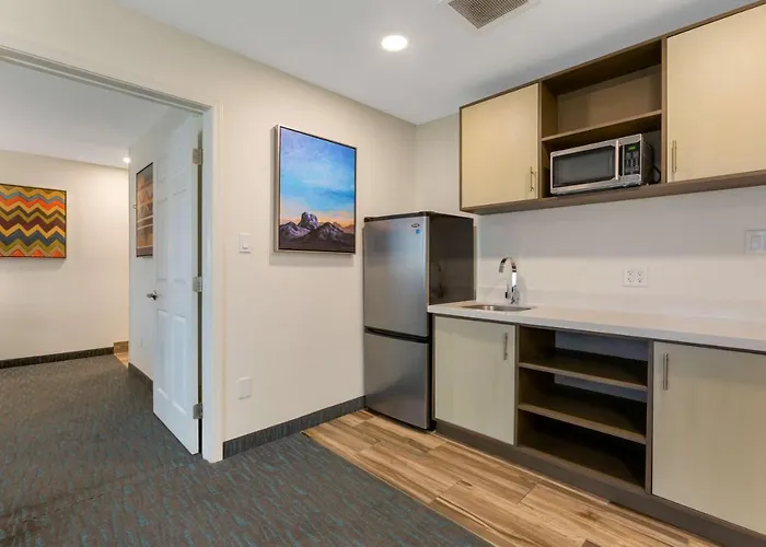 Hotel Western Foothills & 3*