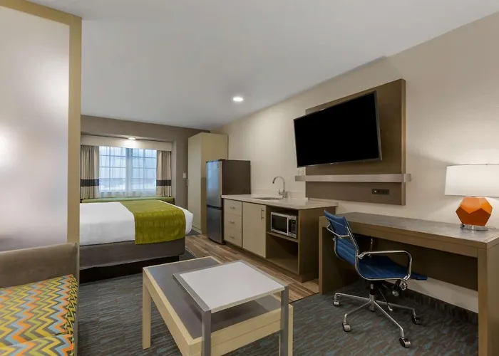 Hotel Western Foothills & 3*