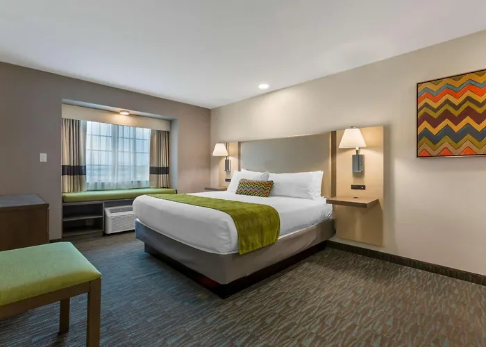 Western Foothills & Hotel 3*