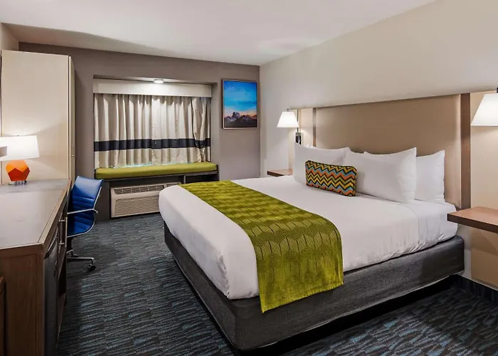 Hotel Western Foothills &