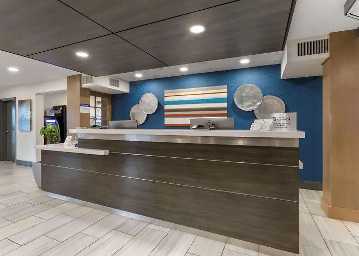 Hotel Western Foothills & 3*